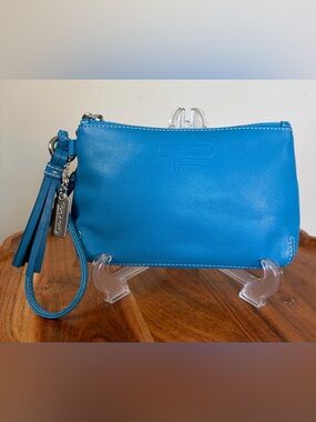 Vintage COACH Turquoise Blue Leather Wristlet Clutch